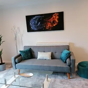 Luxury Modern 2 Bed Apartment, Free Undercroft Parking For 1 Car Apartment Southampton